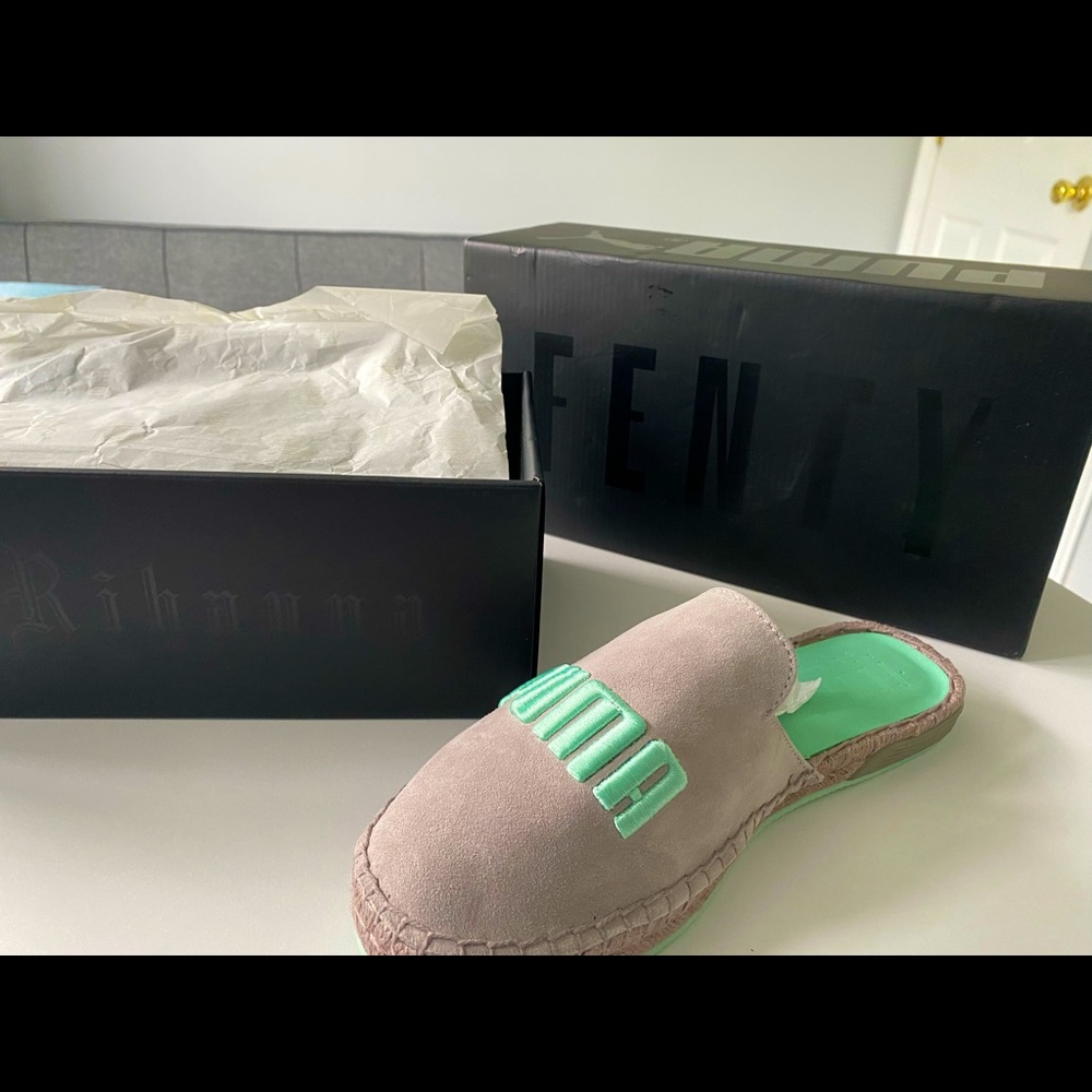 BRAND NEW FENTY BY RIHANNA PUMA ESPILLADRE SANDALS